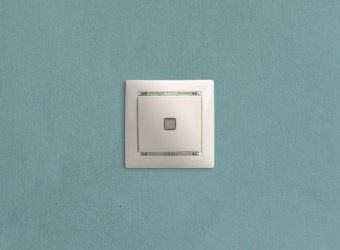 выключатель 1-кл. сп valena 10а ip31 250в с зел. индикацией механизм бел. leg 774410 от магазина Штепсель и батарейка. - фото_18