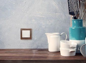 розетка 1-м сп valena 16а ip21 2p+e с заземл. защ. шторки с крышкой винты механизм сл. кость leg 774322 от магазина Штепсель и батарейка. - фото_17