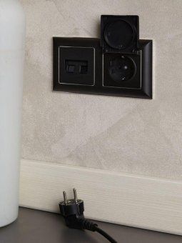 розетка brite рсбш10-3-брч 16а ip20 с заземл. защ. шторки с крышкой механизм черн. iek br-r16-16-k02 от магазина Штепсель и батарейка. - фото_8