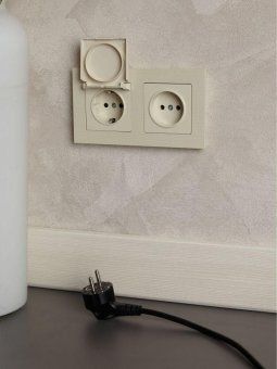 розетка brite рсбш10-3-бркр 16а ip20 с заземл. защ. шторки с крышкой механизм беж. iek br-r16-16-k10 от магазина Штепсель и батарейка. - фото_8