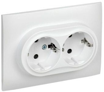 розетка 2-м skandy 16а с заземл. защ. шторки в сборе sk-r07w арктич. бел. iek sk-r24-16-k01-f от магазина Штепсель и батарейка.