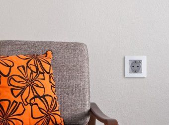 розетка 1-м сп inspiria 16а ip20 250в 2p+e немецк. стандарт с заряд. устройством usb тип c 1.5а 5в механизм алюм. leg 673772 от магазина Штепсель и батарейка. - фото_4