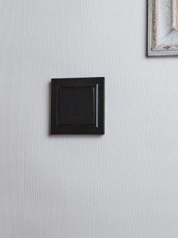 выключатель проходной 1-кл. сп brite вс10-1-6-брч 10а механизм черн. iek br-v12-0-10-k02 от магазина Штепсель и батарейка.