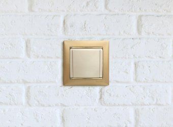 розетка 1-м сп valena 16а ip21 2p+e с заземл. защ. шторки с крышкой винты механизм сл. кость leg 774322 от магазина Штепсель и батарейка. - фото_16