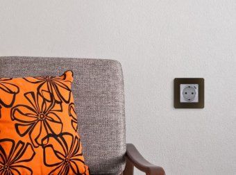 розетка 1-м сп inspiria 16а ip20 250в 2p+e немецк. стандарт с заряд. устройством usb тип c 1.5а 5в механизм алюм. leg 673772 от магазина Штепсель и батарейка. - фото_6