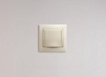 розетка 1-м сп valena 16а ip21 2p+e с заземл. защ. шторки с крышкой винты механизм сл. кость leg 774322 от магазина Штепсель и батарейка. - фото_18