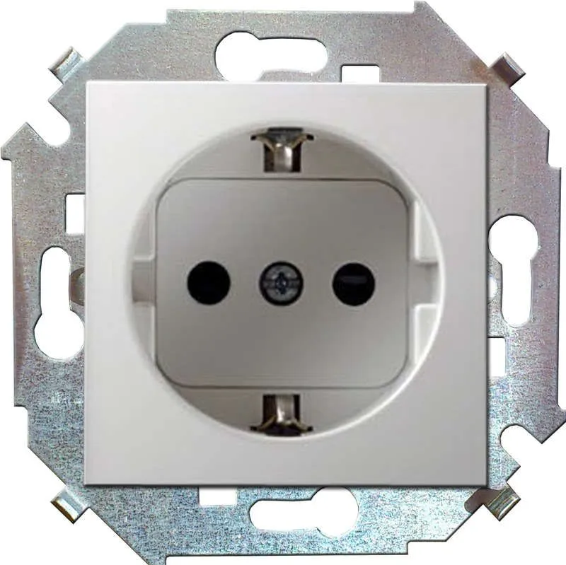 розетка 1-м сп simon 15 16а ip20 250в с заземл. schuko защ. шторки винтов. клеммы механизм бел. simon 1591443-030 от магазина Штепсель и батарейка.