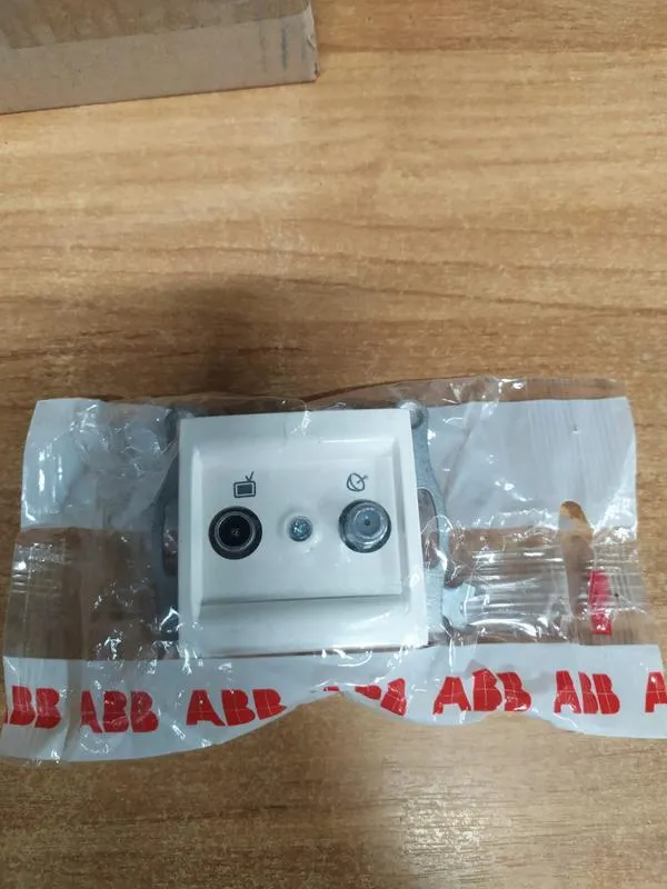 розетка телевизионная проходная tv/sat cosmo бел. abb 619-010200-289 от магазина Штепсель и батарейка.